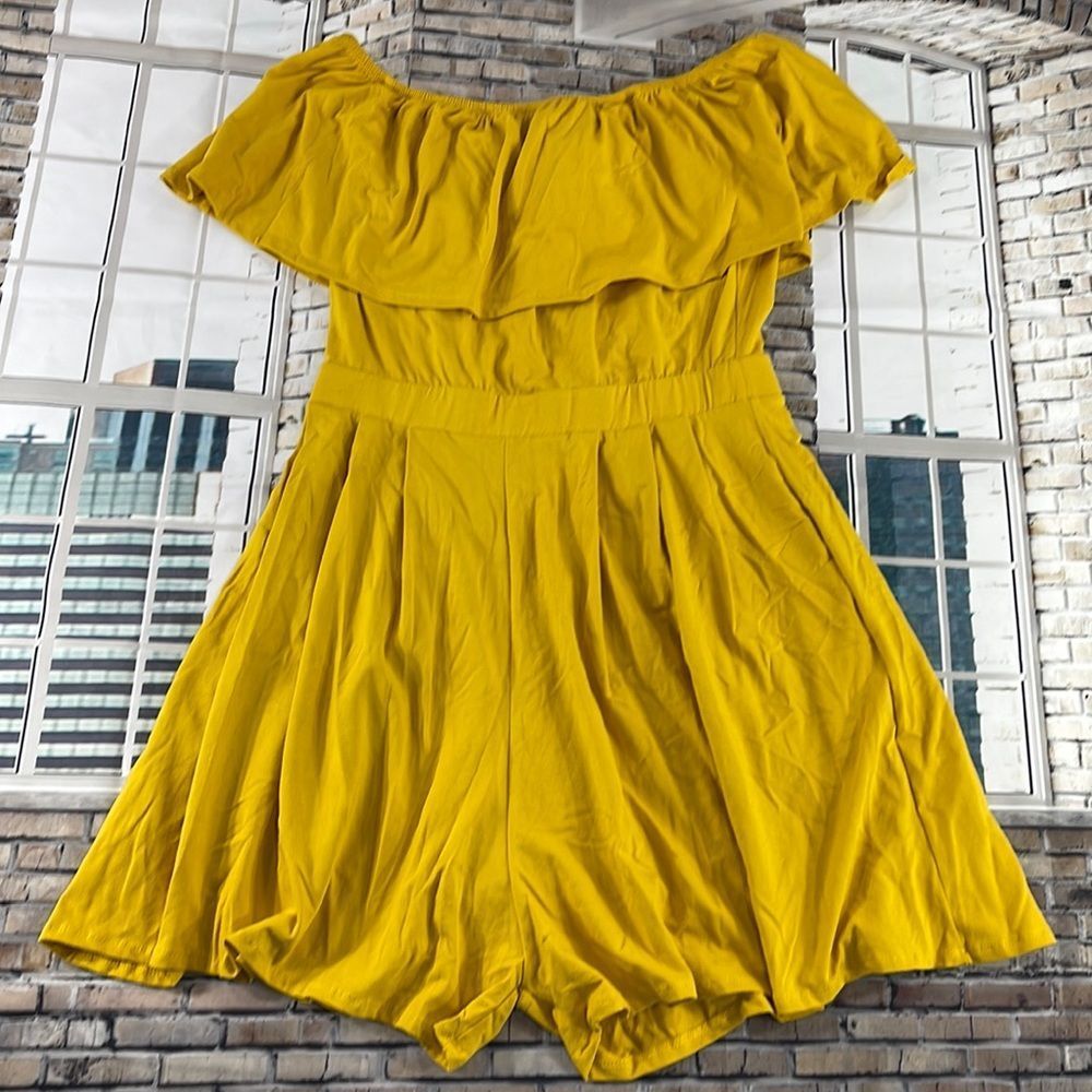 NWT Women’s Rebdolls Mustard Over The Shoulder Ruffled Rumper (2X) GK12